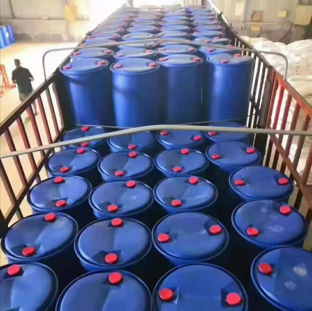 三甲胺乙醇溶液（無(wú)水）廣泛用于制藥醫(yī)藥中間體農(nóng)藥石化助劑添加劑等